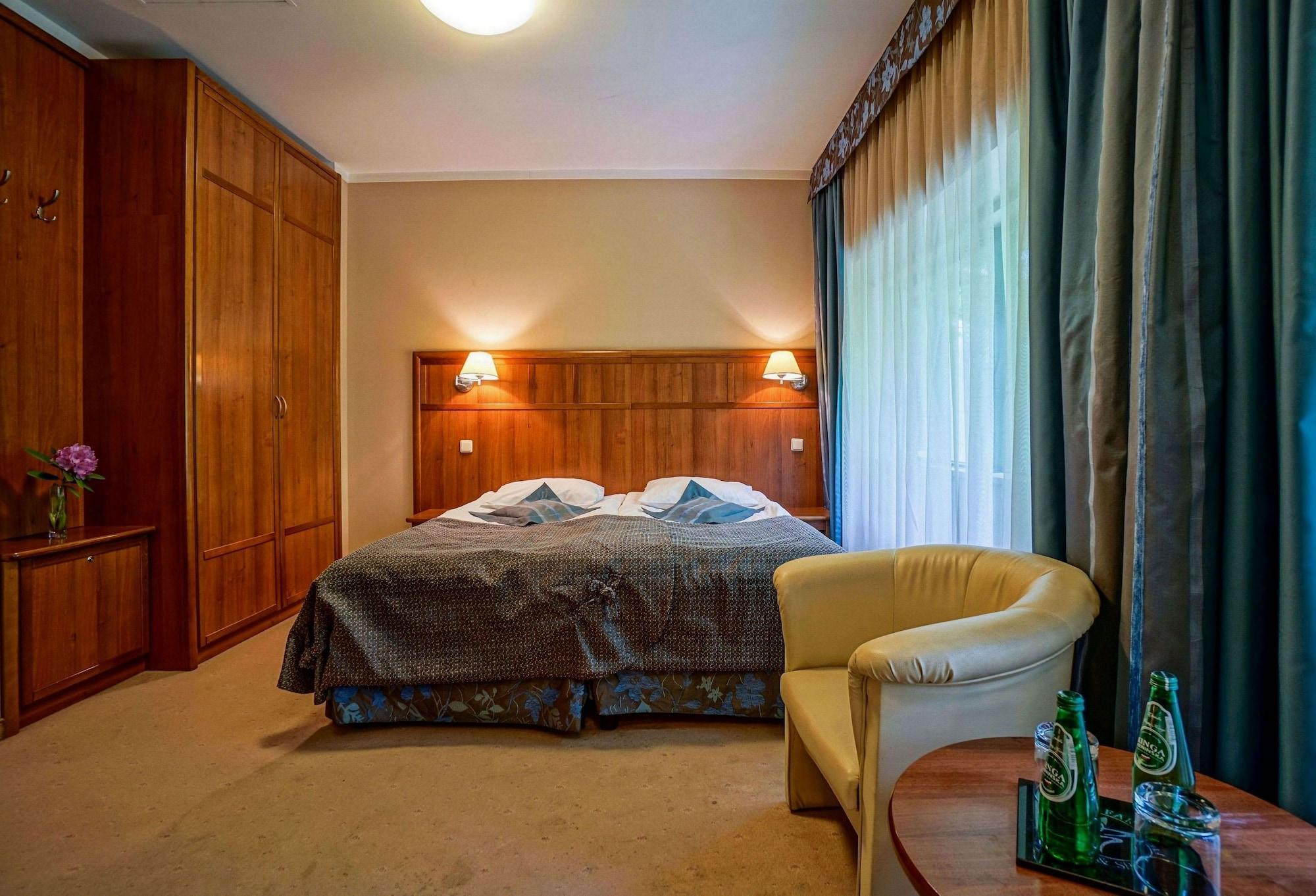 Farmona Hotel Business & Spa Krasków Eksteriør bilde