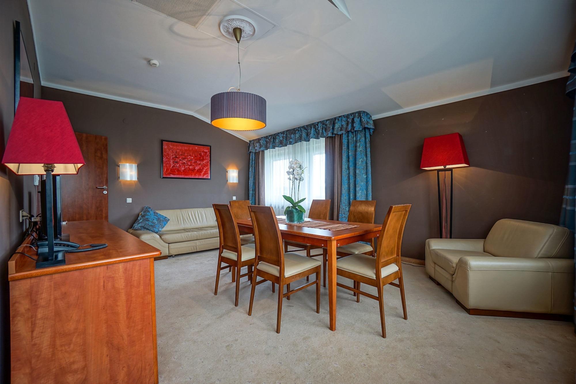 Farmona Hotel Business & Spa Krasków Eksteriør bilde